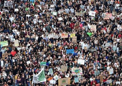 Cientos de miles de italianos marcharon contra el cambio climático
