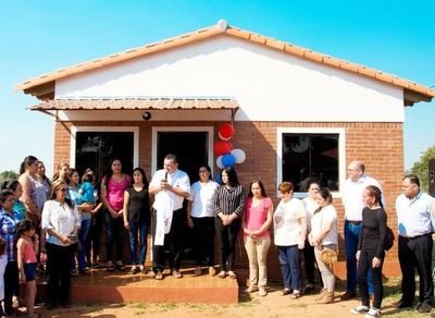 Entregan casas a 35 familias de San Miguel