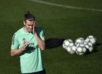 Giggs llama a Bale
