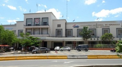 Segundo mes de caída en la recaudación de Aduanas