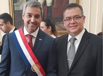 Renunció el ministro Julio Ullón
