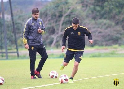 Costas confirma equipo para enfrentar a Libertad