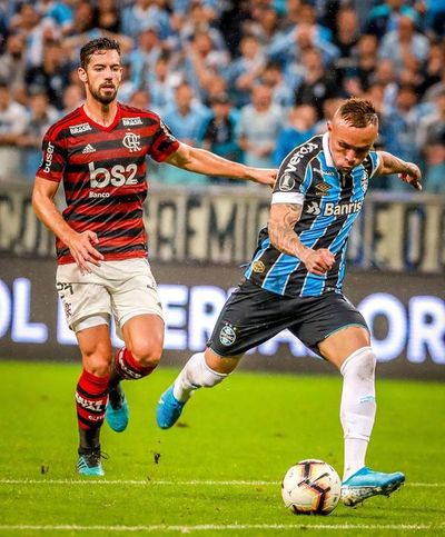 Everton renueva con el Gremio