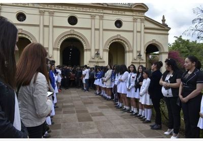 Multitudinaria despedida a joven futbolista que falleció tras accidente