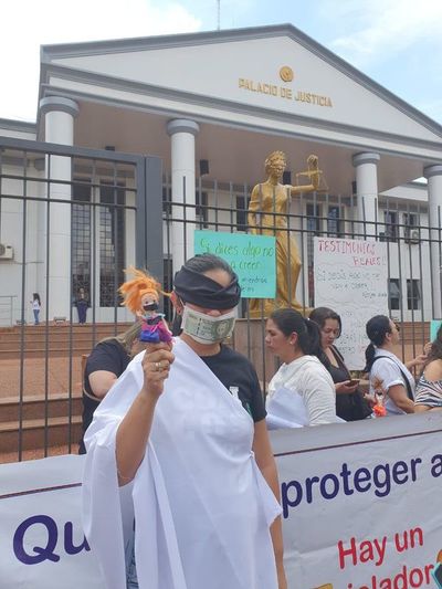 Piden suspensión de jueces que liberaron a condenado por abuso