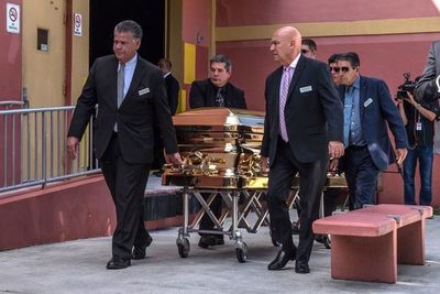 Cenizas de José José, a medio camino entre Miami y México