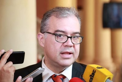Ullón acusa al senador Martín Arevalo de hacer una campaña en su contra