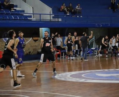 Libertad derrota a Sol de América y sigue vivo en el cuadrangular de basquet