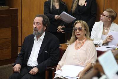 Senado concede distinción a Domingo Laino