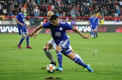 Paraguay cede sobre el final y cae ante Serbia
