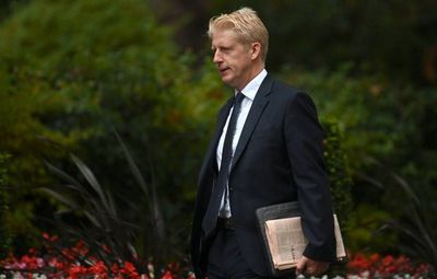 Hermano del Primer Ministro británico renuncia ante diferencias sobre Brexit