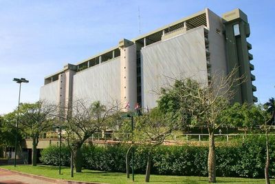 "Salimos del pozo de la recesión" pero advierten que hay que estar prevenidos