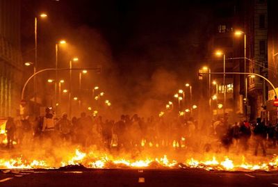 España conmocionada por violentas protestas en Barcelona
