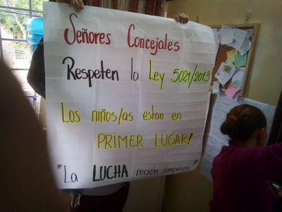 Protesta contra concejales de Lambaré