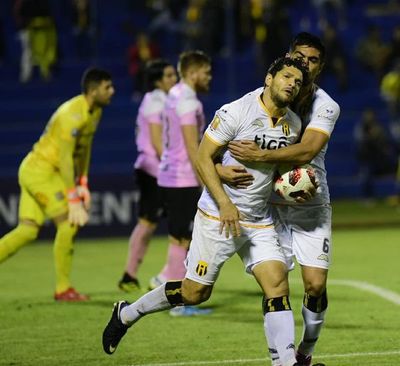 El campeón sufrió pero avanzó