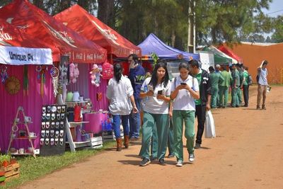 Mucha gente llegó hasta el campo ferial de la “Expo Guairá nos une”