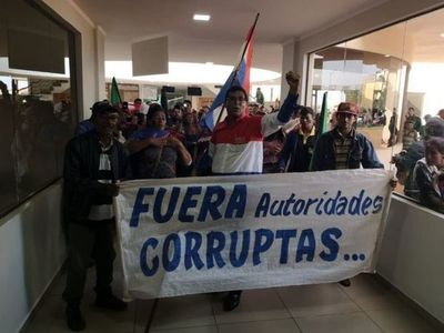 Manifestantes que exigen un predio municipal invadieron sede comunal