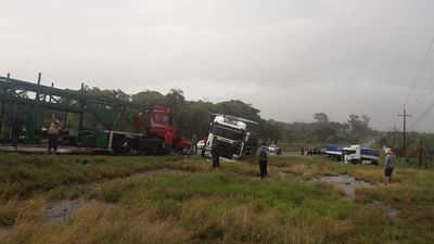 Colisión de camiones en Caacupé