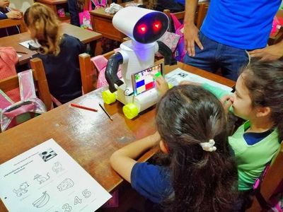 Kachibot, el robot que divierte y enseña guaraní