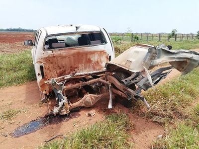 Horqueta: destrozan con explosivos una camioneta en estancia