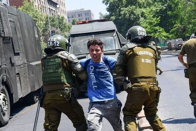 El peor estallido social en democracia en Chile no cede y deja dos muertos