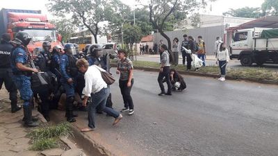 Incidentes entre uniformados y ambientalistas en el Jardín Botánico