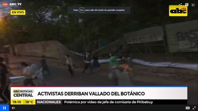 Manifestantes derriban vallado perimetral de obras en Jardín Botánico