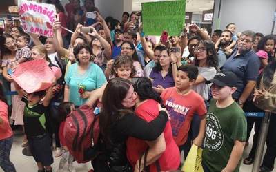 Docentes paraguayos retornan al país tras culminar sus estudios en Chile