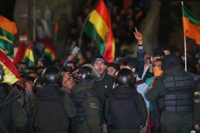 Pueblo boliviano, molesto ante manejos sospechosos en conteo electoral