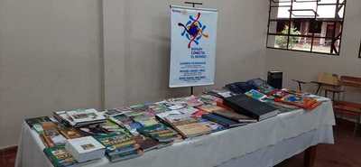 Entregan materiales de lectura al Centro Educativo Itauguá