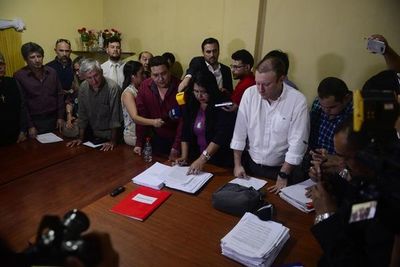 Por amplia mayoría, concejales aprueban intervención a Municipalidad de Lambaré
