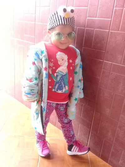 Con la esperanza de recuperar la vista, la pequeña Luana viaja a China