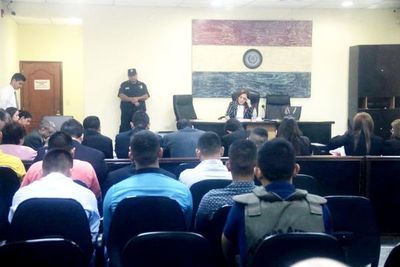 Defensa de marinos intentó culpar a niña de su violación grupal, cuestiona jueza