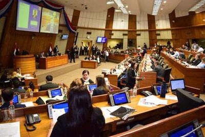 Diputados aprueba derogar ley de pensiones graciables
