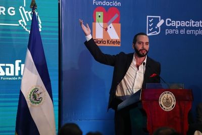 El Salvador expulsa a diplomáticos de Venezuela y EEUU aplaude decisión