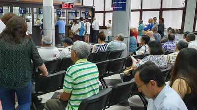 Más de 60.000 jubilados cobran desde hoy salario y aguinaldo