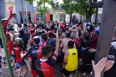 Barrio Obrero se tiñe de rojinegro
