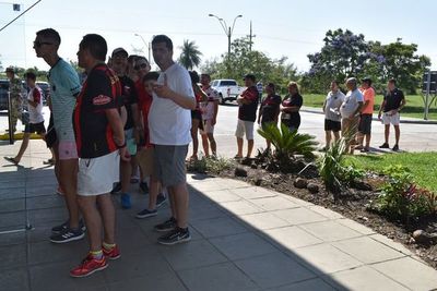Numerosos argentinos utilizaron el paso fronterizo Ayolas