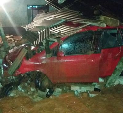 Murió tras ser embestido por vehículo que atropelló una vivienda