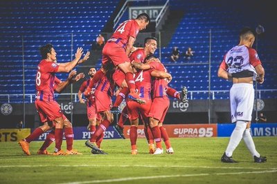 Cerro Porteño goleó a Nacional en el Defensores