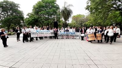 Presidente de Colegio de Abogados reprocha huelga y la califica de ilegal