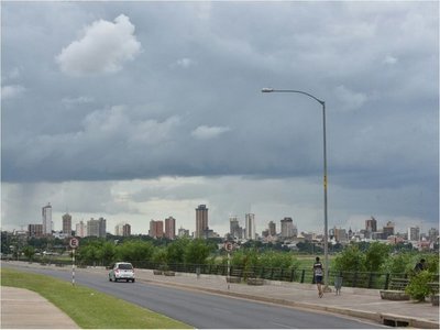 Meteorología anuncia una jornada calurosa con chaparrones y tormentas eléctricas