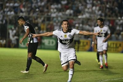 Néstor Camacho le dio la victoria agónica a Olimpia