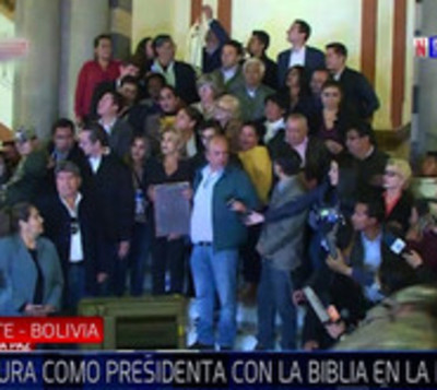 Jeanine Áñez se autoproclama presidenta de Bolivia