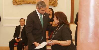 Maribel Barreto, con su libro “Hijo de la Revolución”, recibió el Premio Nacional de Literatura