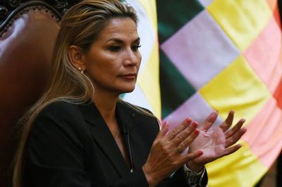 Presidenta interina nombra nueva cúpula militar y niega “golpe” en Bolivia