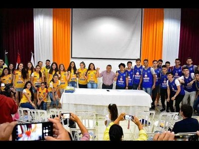 ENTREGAN INDUMENTARIA DEPORTIVA A SELECCIONES DE BASQUET