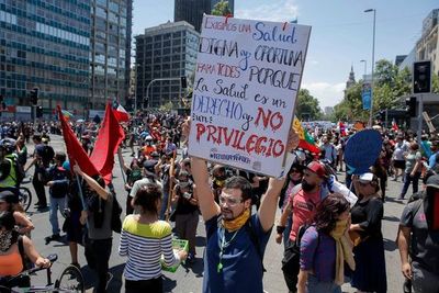 Protestas ponen contra las cuerdas a la debilitada economía de Latinoamérica
