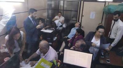 RGD y su hijo, se abstuvieron de declarar y aguardan imposición de medidas