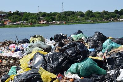 Asunción: 56 familias notificadas por arrojar basura en Laguna Pyta